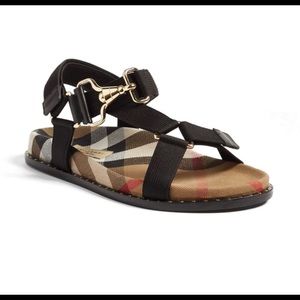 BRAND NEW NEVER BEEN WORN !! Burberry Sandals